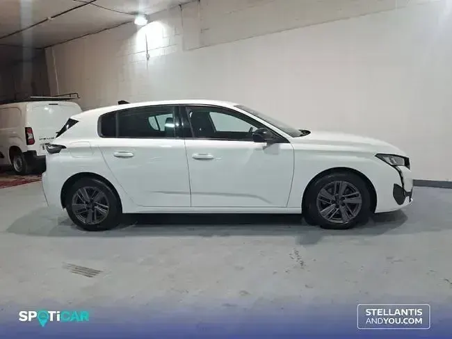 Usado Peugeot 308 Active 130 CV (95 kW) 2022 Blanco Berlina