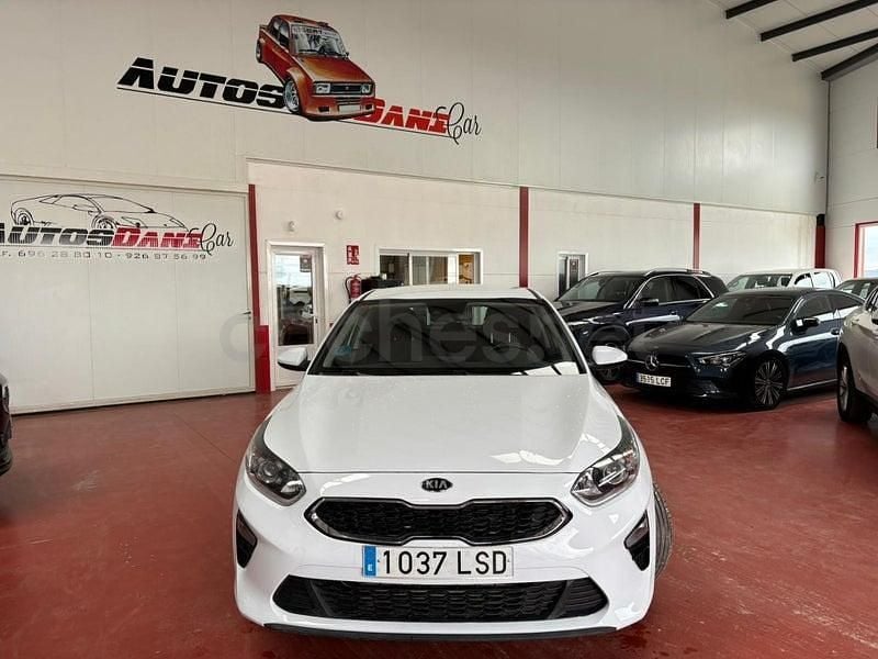 Usado Kia Ceed 136 CV (100 kW) 2021 Blanco Utilitario