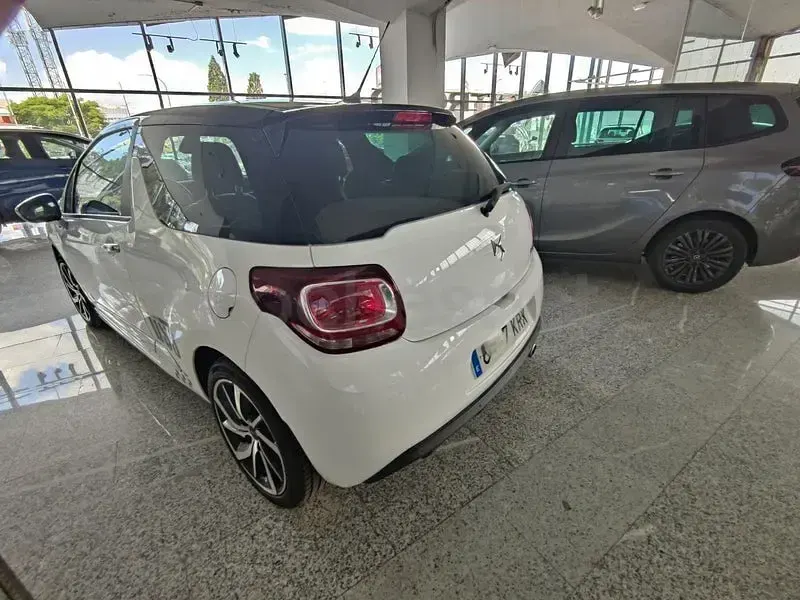 Usado DS Automobiles DS3 Style 99 CV (72 kW) 2018 Blanco Berlina