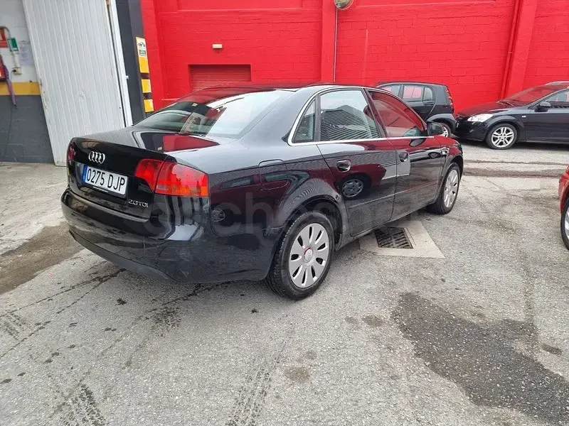 Usado Audi A4 140 CV (102 kW) 2006 Negro Berlina