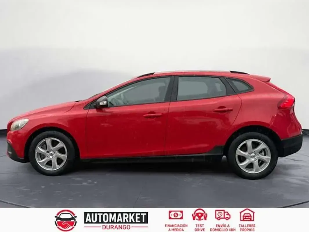 Usado Volvo V40 CC Momentum 120 CV (88 kW) 2017 Rojo Familiar
