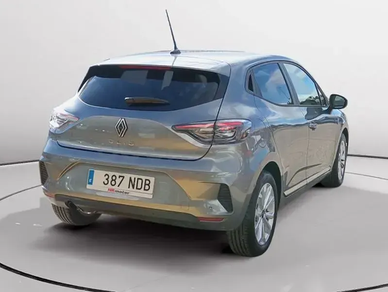 Usado Renault Clio V Evolution 100 CV (73 kW) 2025 Gris / plata Berlina