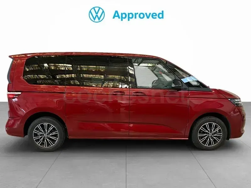 Usado VW Multivan Life 150 CV (110 kW) 2025 Rojo Monovolumen