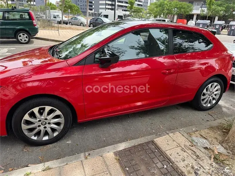 Usado Seat Leon SC Style 105 CV (77 kW) 2015 Rojo Utilitario