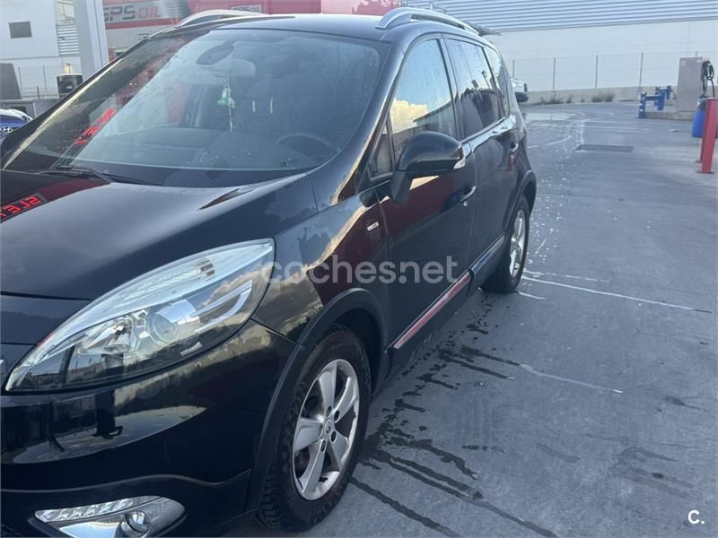 Negro Usado 2014 Renault Scénic III Bose Edition Monovolumen | 8900 € (Un poco caro) - Imagen 1/3