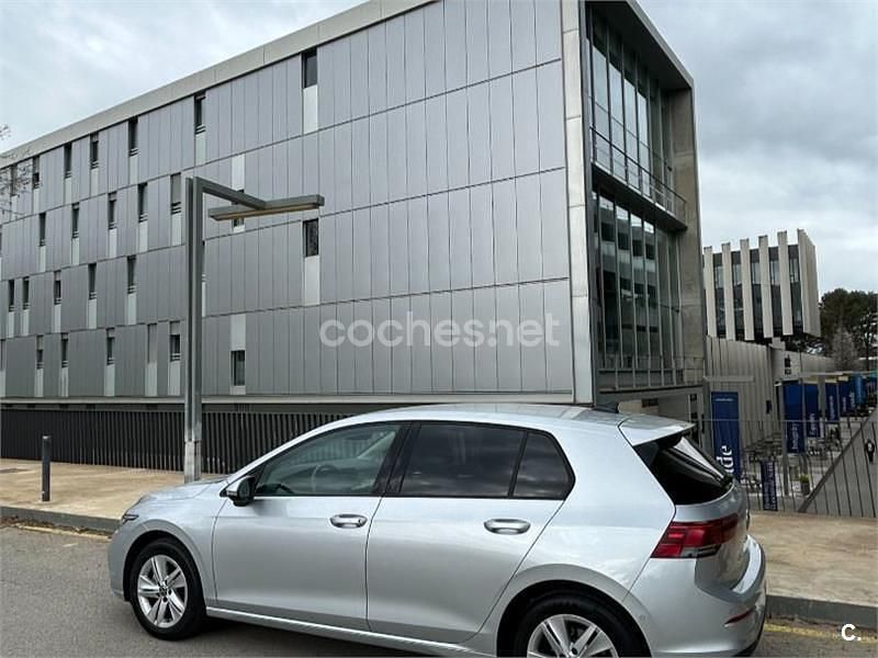 Usado VW Golf VIII 110 CV (80 kW) 2023 Gris / plata Berlina