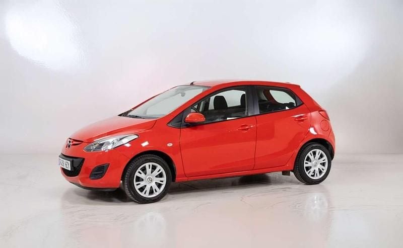 Käytetty Mazda 2 Style 75 HP (55 kW) 2014 Punainen Viistoperä
