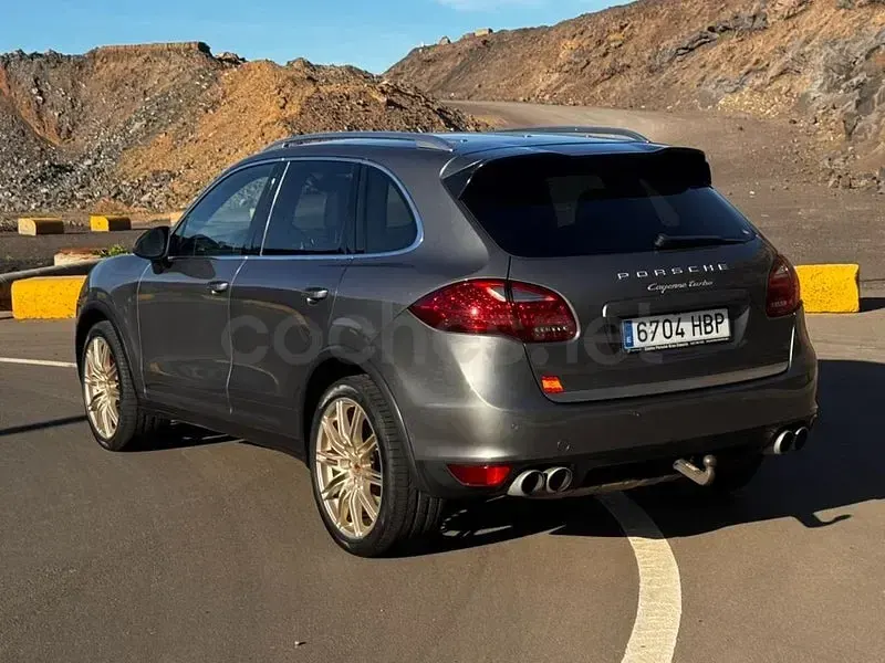 Usado Porsche Cayenne Turbo 500 CV (367 kW) 2011 Gris / plata SUV