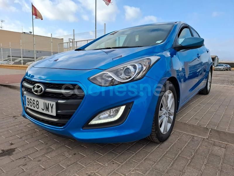Azul Usado 2016 Hyundai i30 Berlina | 6499 € (Precio justo) - Imagen 1/4
