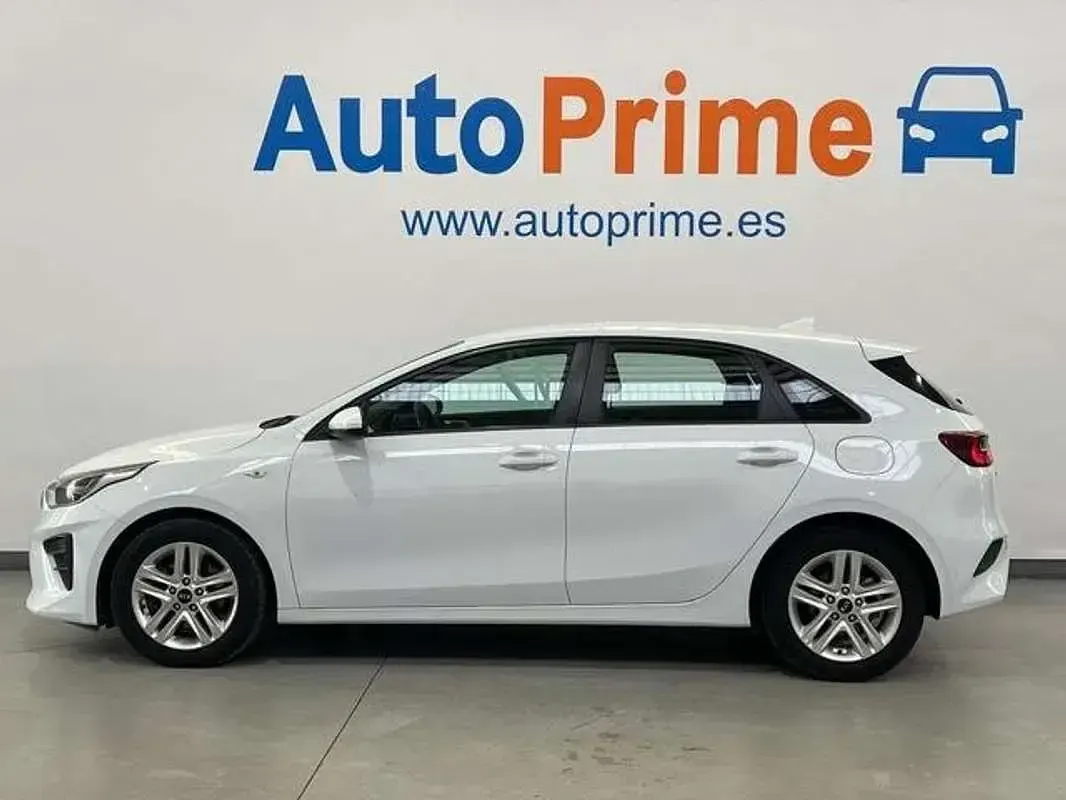 Usado Kia Ceed 120 CV (88 kW) 2021 Blanco Utilitario