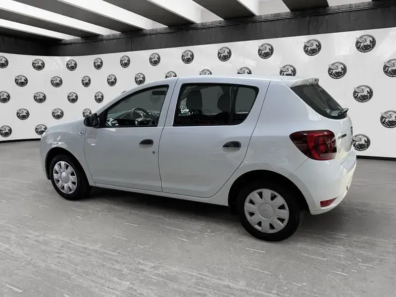 Usado Dacia Sandero Lauréate 73 CV (53 kW) 2018 Blanco Berlina