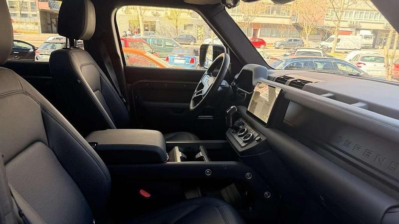 Begagnad Land Rover Defender SE Dynamic 249 HK (183 kW) 2025 Grön SUV
