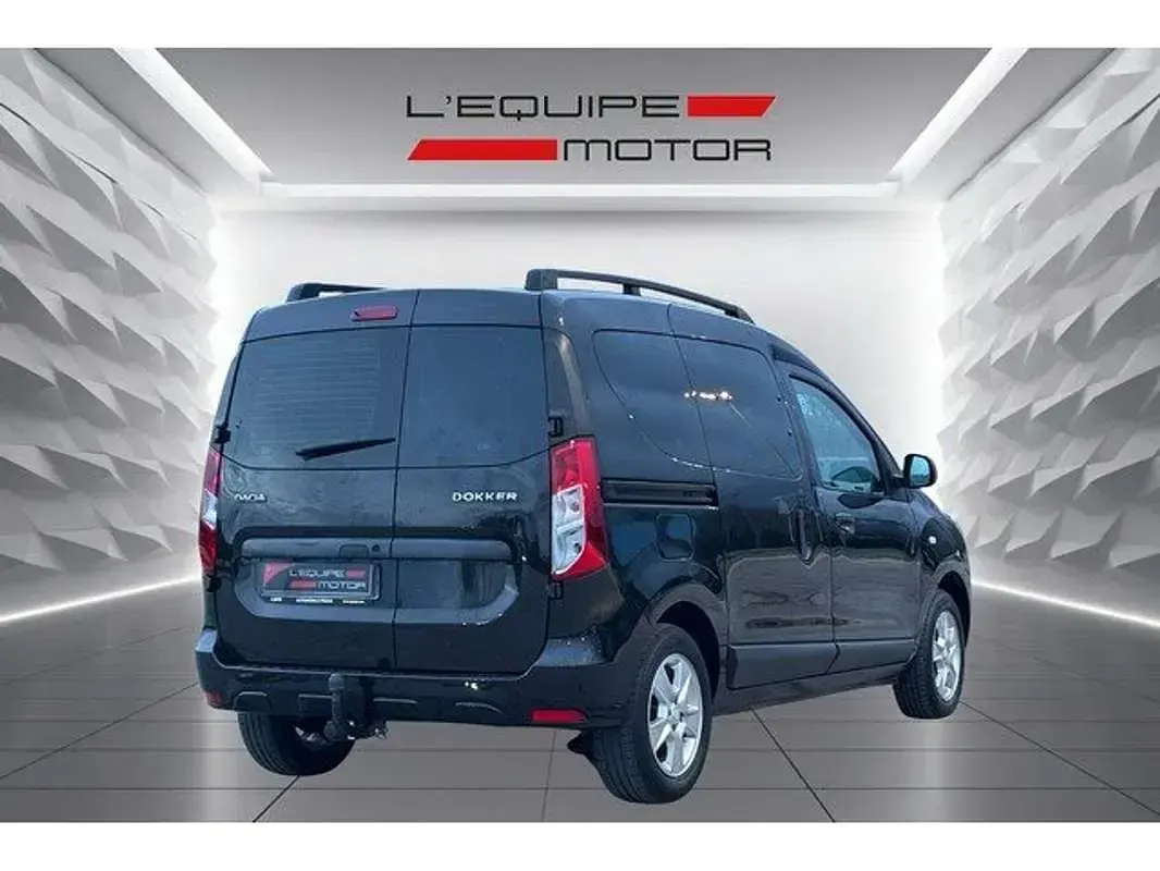Usado Dacia Dokker Comfort 95 CV (69 kW) 2020 Negro Monovolumen