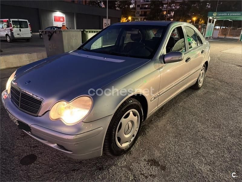 Usado Mercedes C200 Classic 102 CV (75 kW) 2002 Gris / plata Familiar