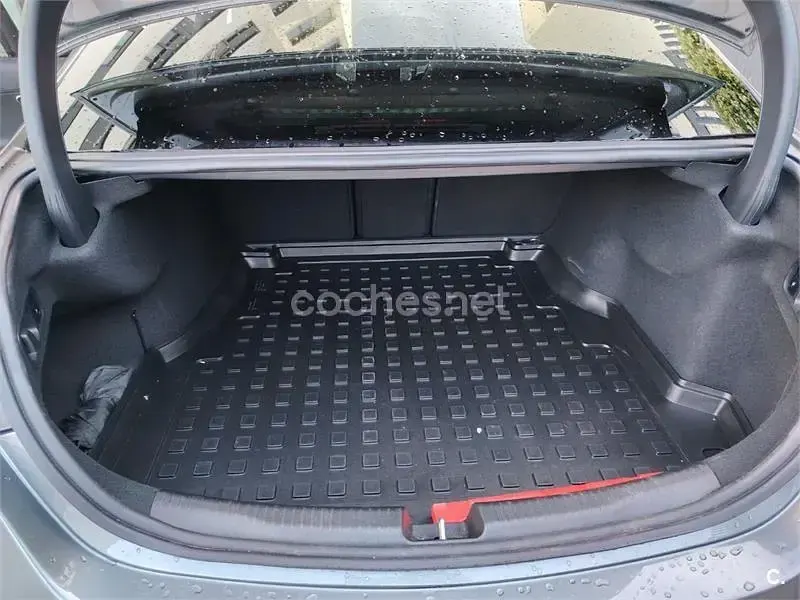 Usado Mercedes C220 200 CV (147 kW) 2023 Gris / plata Berlina