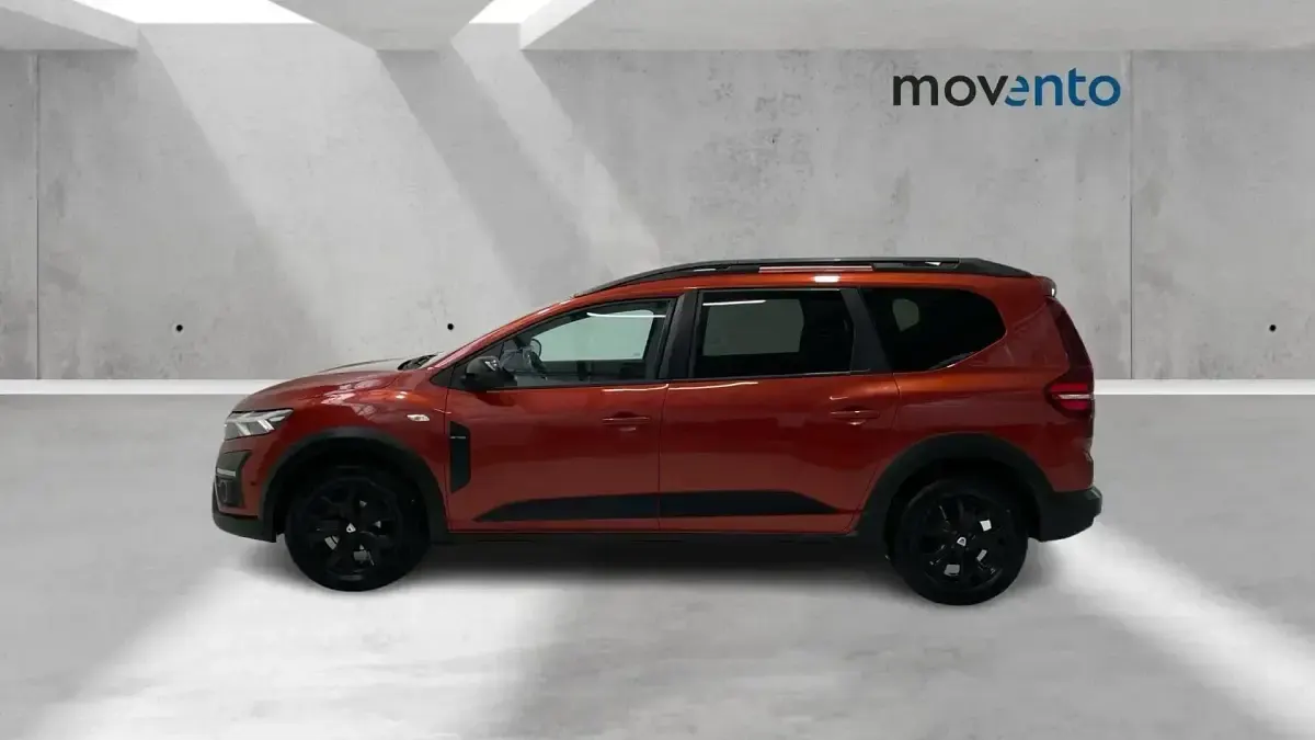 Usado Dacia Jogger Extreme 100 CV (73 kW) 2022 Naranja Monovolumen