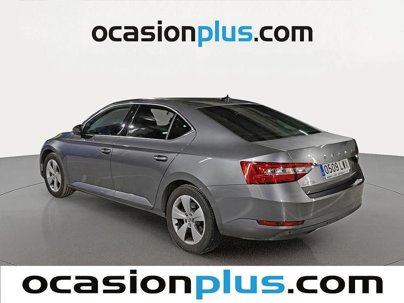 Usado Skoda Superb Ambition 150 CV (110 kW) 2022 Gris Berlina