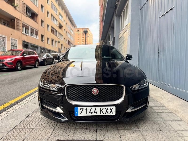 Usado Jaguar XE R-Sport 163 CV (119 kW) 2019 Negro Berlina