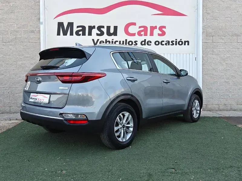 Usado Kia Sportage 136 CV (100 kW) 2021 Gris / plata SUV