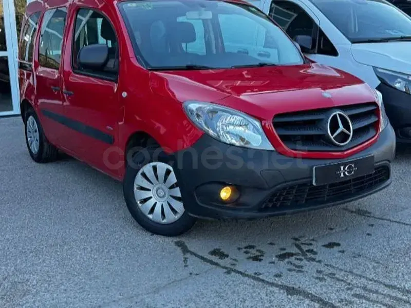 Usado Mercedes Citan 109 90 CV (66 kW) 2016 Rojo Monovolumen