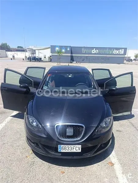 Usado Seat Leon Stylance 140 CV (102 kW) 2006 Negro Utilitario