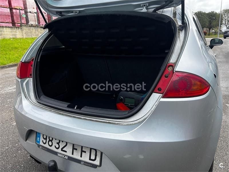 Usado Seat Leon Reference 140 CV (102 kW) 2006 Gris / plata Utilitario