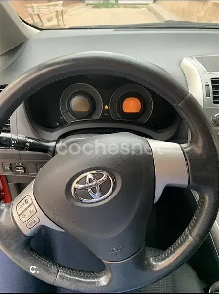 Usado Toyota Auris 90 CV (66 kW) 2008 Rojo Utilitario