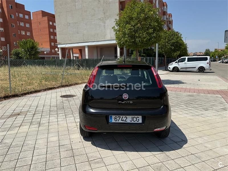 Usado Fiat Punto Easy 69 CV (50 kW) 2015 Negro Utilitario