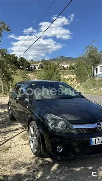 Używany Opel Astra Cosmo 110 KM (80 kW) 2010 Czarny Sedan/Limuzyna