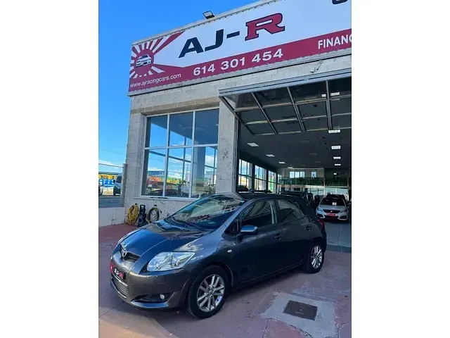 Usado Toyota Auris X-plore 101 CV (74 kW) 2009 Gris plata Utilitario