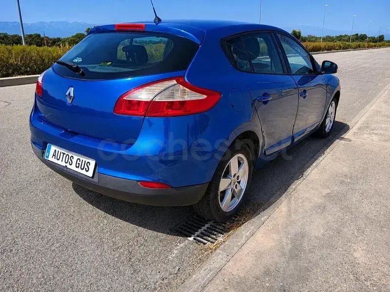 Usado Renault Mégane III Dynamique 105 CV (77 kW) 2009 Azul Berlina