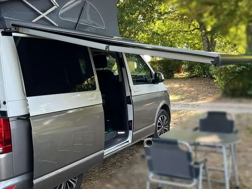 Usado VW California Beach 110 CV (80 kW) 2022 Blanco Van