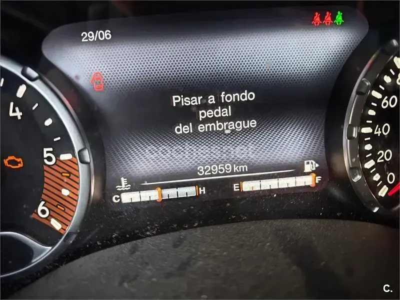 Usado Jeep Renegade Limited 130 CV (95 kW) 2023 Gris / plata SUV