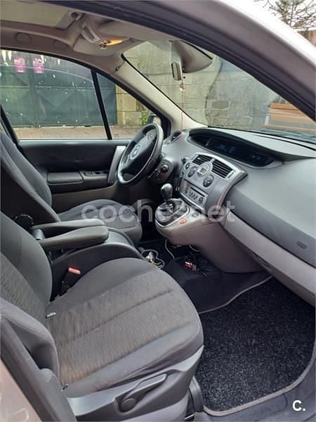 Usado Renault Scénic II Dynamique 105 CV (77 kW) 2007 Gris / plata Monovolumen