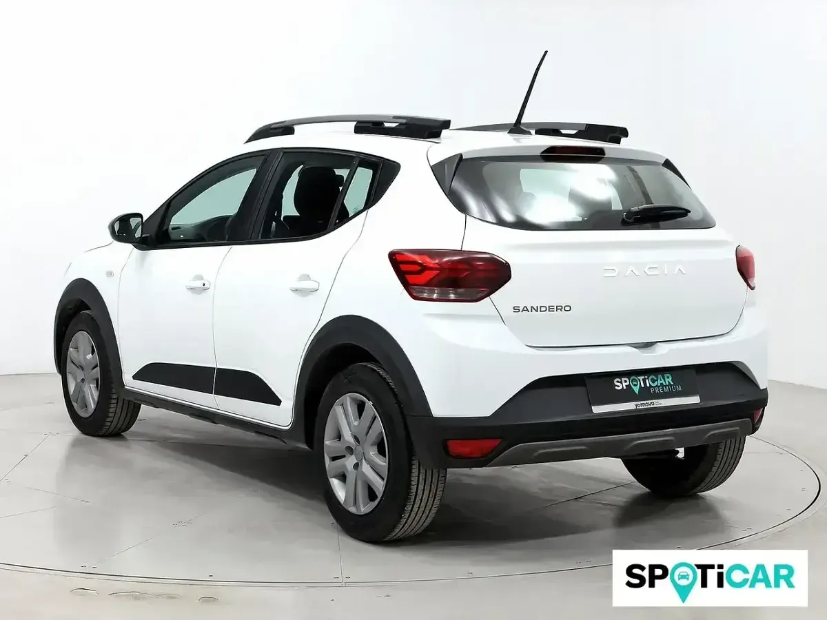 Usado Dacia Sandero Expression 91 CV (66 kW) 2023 Blanco Utilitario