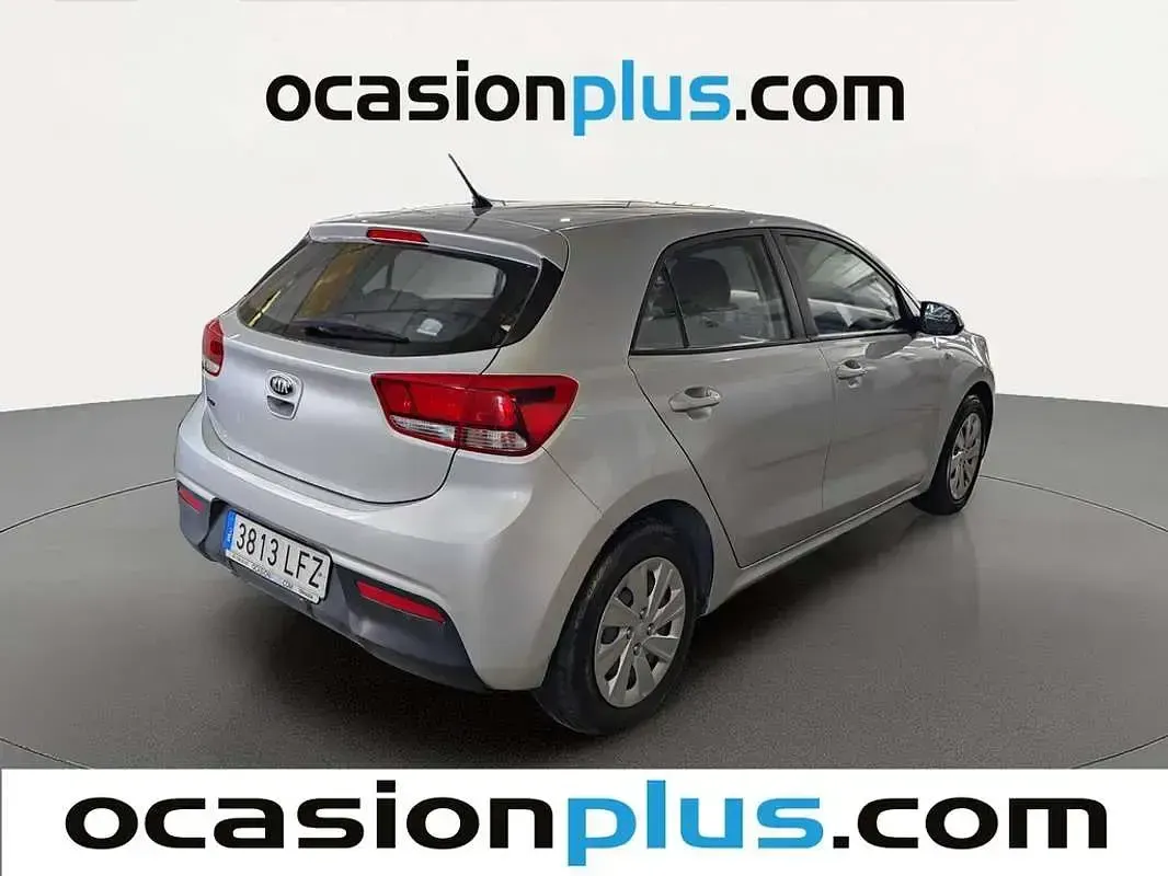 Usado Kia Rio 84 CV (61 kW) 2020 Gris Utilitario