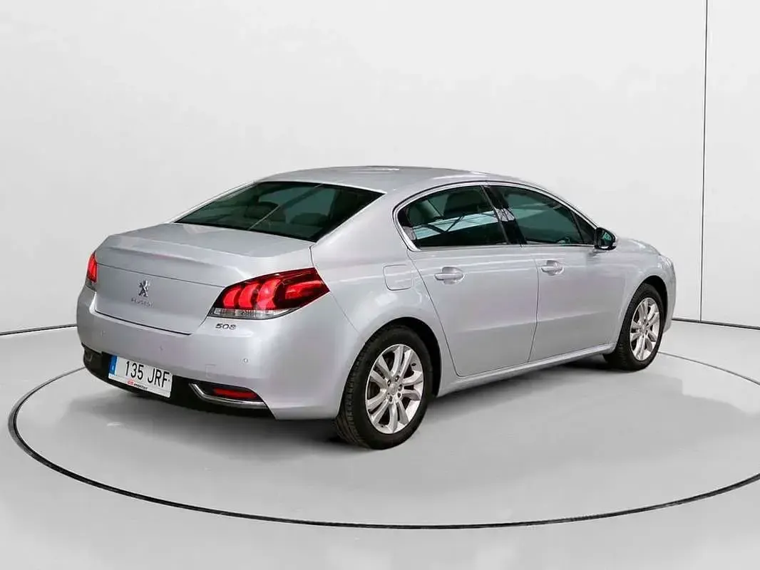 Usado Peugeot 508 Active 120 CV (88 kW) 2016 Gris Berlina