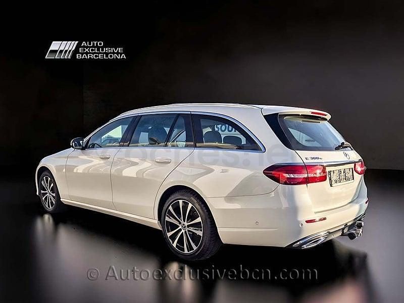 Usado Mercedes E300 320 CV (235 kW) 2021 Blanco Familiar