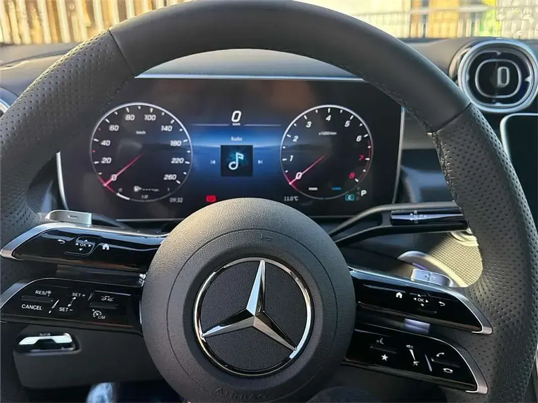 Usado Mercedes GLC200 204 CV (150 kW) 2025 SUV