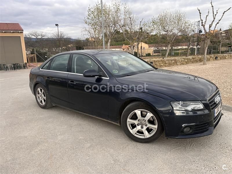 Usado Audi A4 143 CV (105 kW) 2011 Azul Berlina