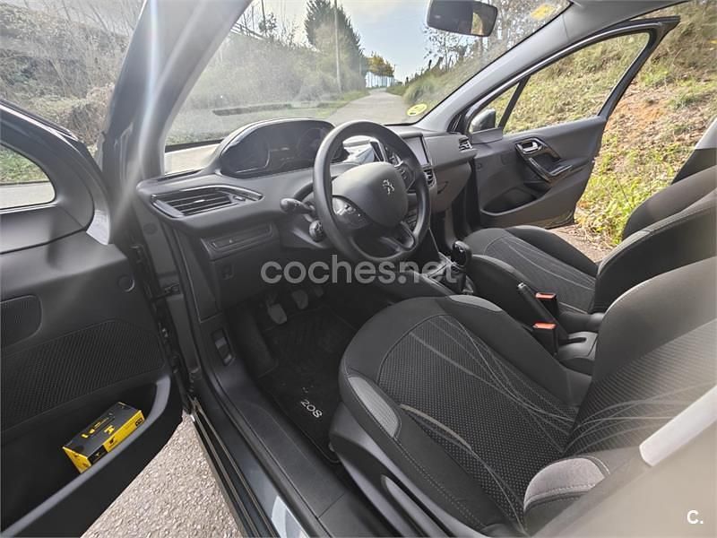 Usado Peugeot 208 Active 68 CV (50 kW) 2012 Gris / plata Utilitario