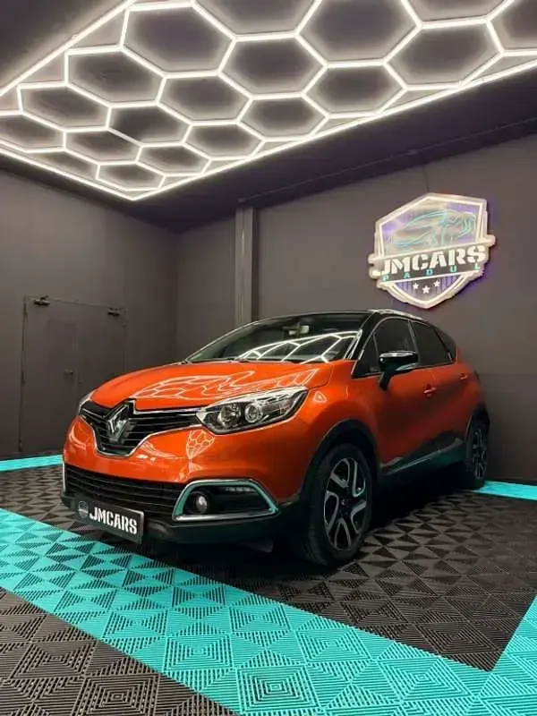 Usado Renault Captur Zen 120 CV (88 kW) 2015 Naranja SUV