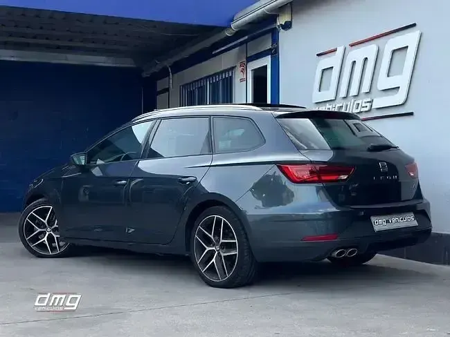 Usado Seat Leon FR 150 CV (110 kW) 2020 Gris / plata Familiar
