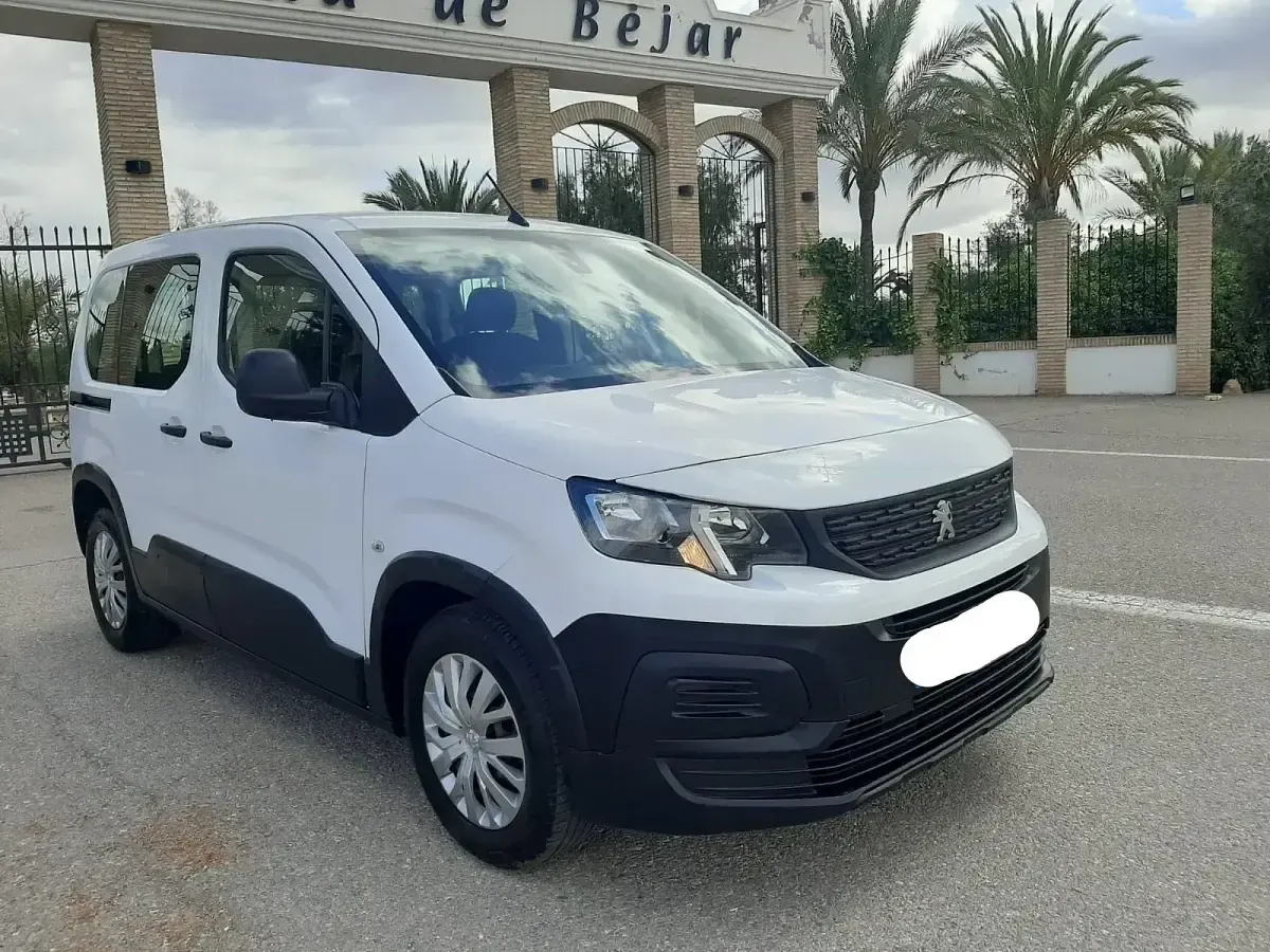 Begagnad Peugeot Rifter Access 100 HK (73 kW) 2020 Vit Minibuss