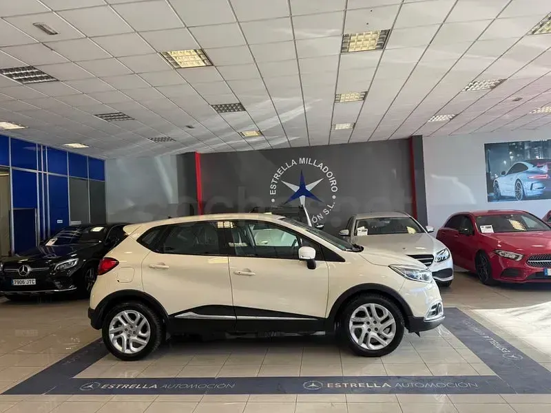 Usado Renault Captur Intens 120 CV (88 kW) 2013 Beige SUV