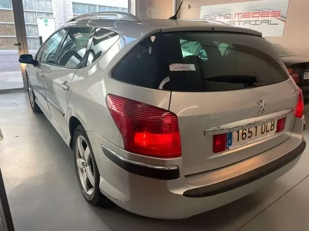 Usado Peugeot 407 163 CV (119 kW) 2005 Plateado Familiar