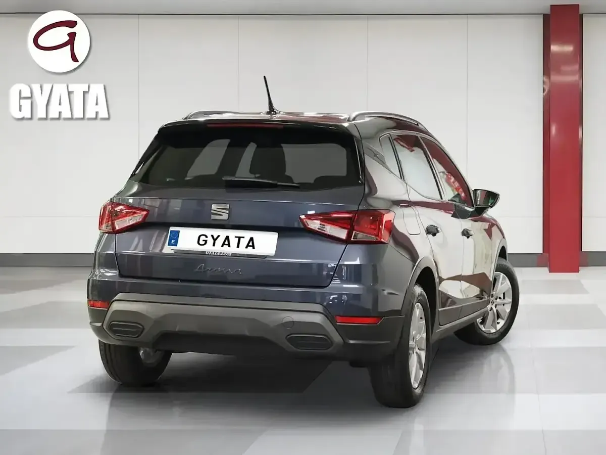 Usado Seat Arona Style Plus 115 CV (84 kW) 2026 Gris SUV