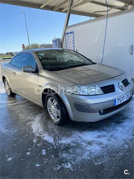 Usado Renault Mégane Cabriolet Dynamique 120 CV (88 kW) 2004 Beige Descapotable