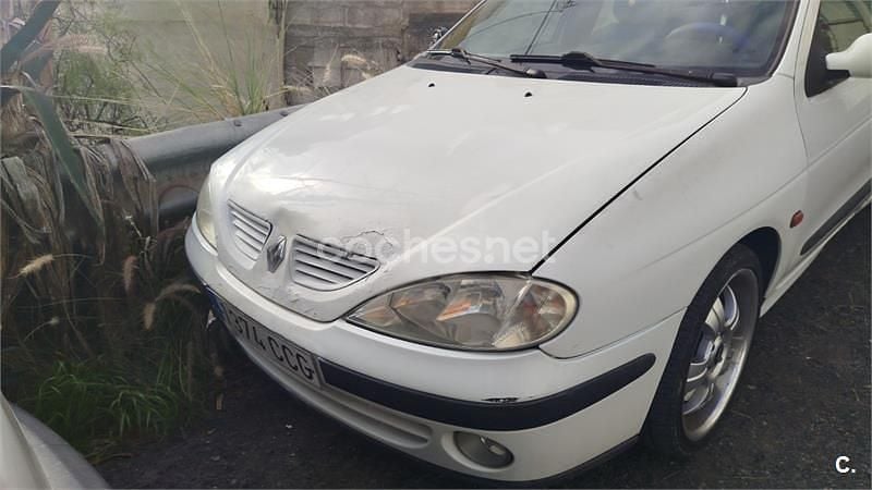 Blanco Usado 2003 Renault Mégane II Authentique Berlina | 1000 € (Super precio) - Imagen 1/3