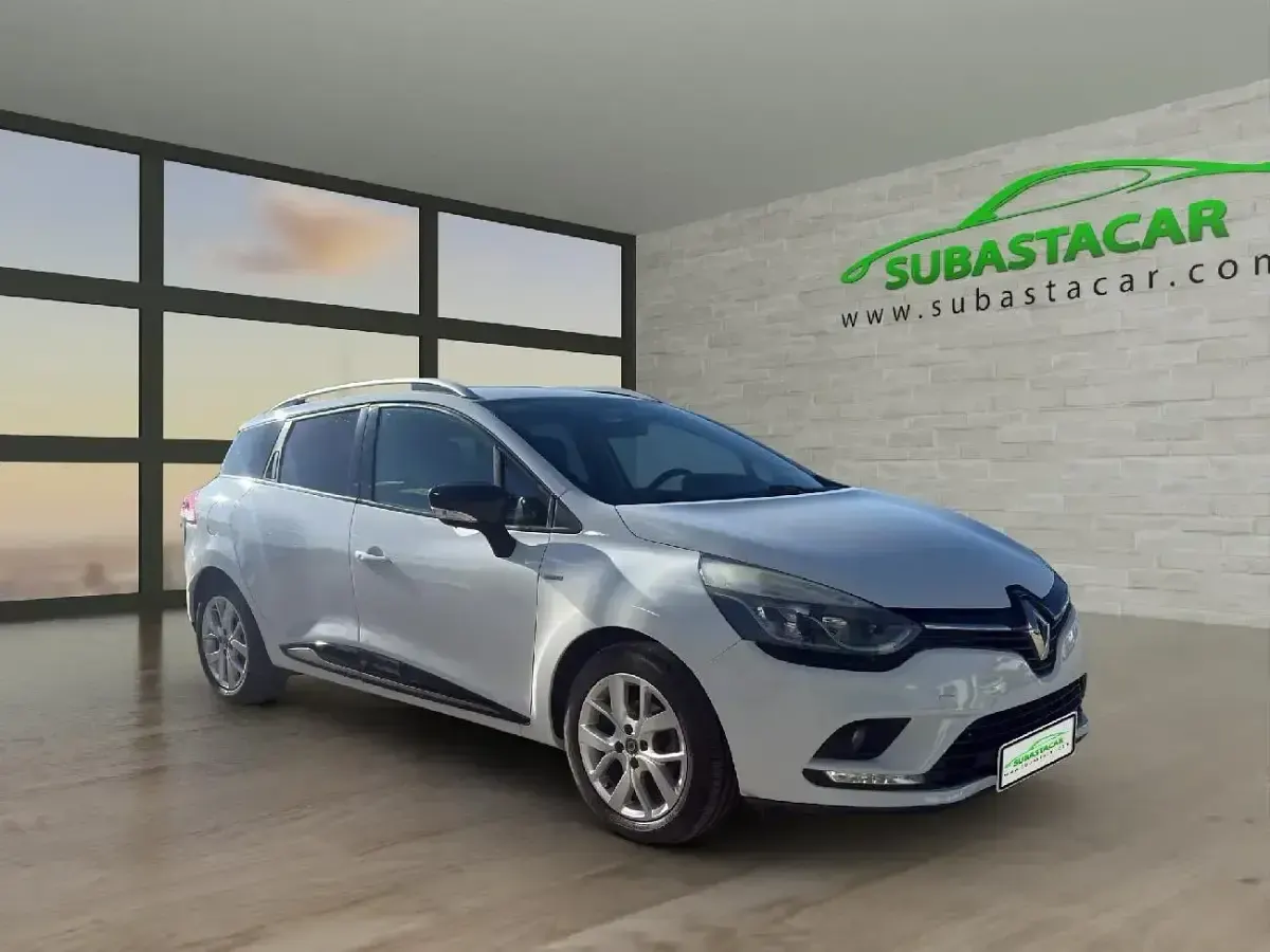 Usado Renault Clio LIMITED 90 CV (66 kW) 2018 Blanco Familiar